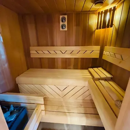וילה Botanica Deluxe Vendeghaz - Finnish Sauna שיופוק